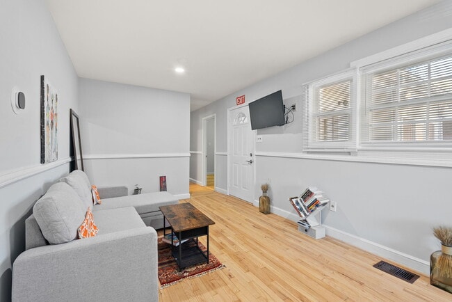 Foto del edificio - 2419 Sheridan St