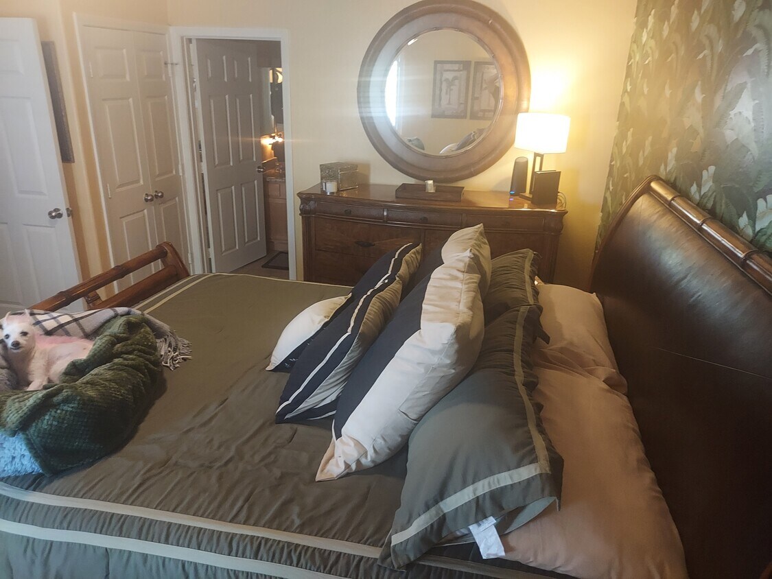 Foto principal - 30353 Crown St