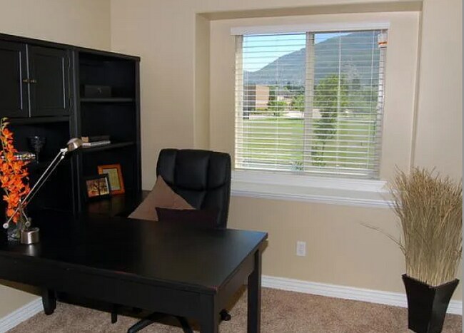 Foto del edificio - Gorgeous 3 bedroom, 2.5 bath end unit town...