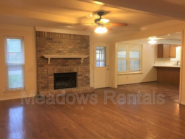 Building Photo - 606 Circle Creek Dr
