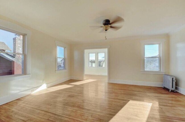 Building Photo - 28 Howard Pl