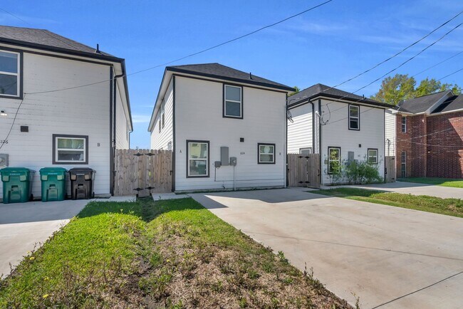 Building Photo - 8124 Sterlingshire St