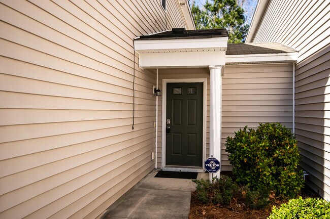 Building Photo - 1207 Vistiana Dr