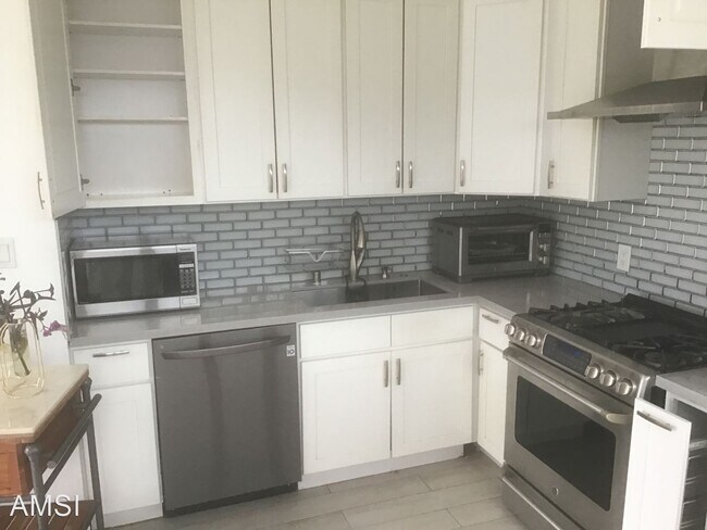 Foto del edificio - 3 br, 3 bath House - 2933 East Ave