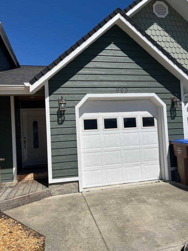 Foto del edificio - 3 bed / 2 bath Duplex