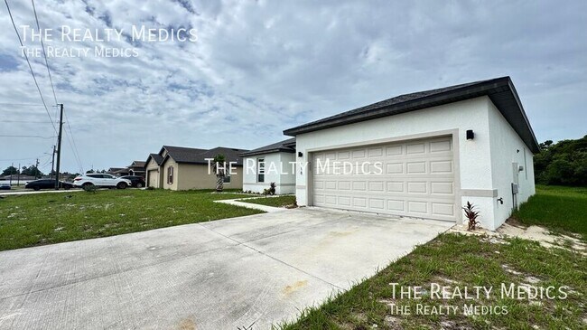 Building Photo - 118 Lily Ln