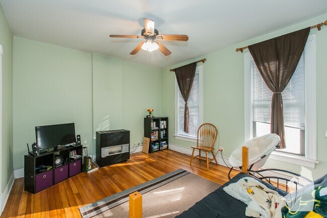 Foto del edificio - 1101 N Marshfield Ave