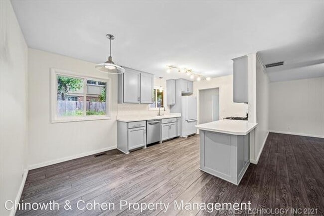 Building Photo - 3 br, 2 bath House - 5326 S.  Irvington Ave