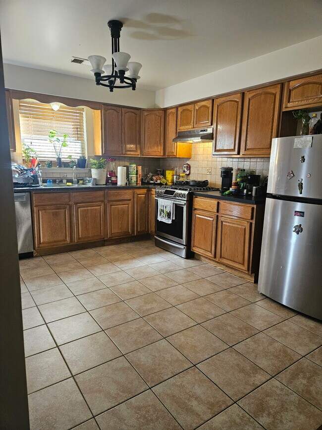 Share kitchen - 283 Clifton Ave