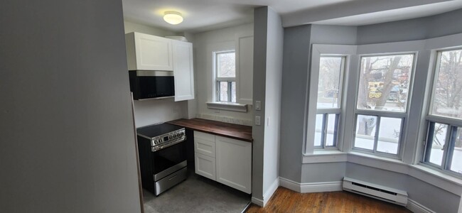 Photo du bâtiment - Beautiful 2 Bedroom in Leslievilel