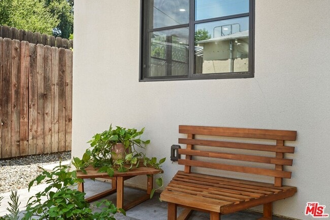 Foto del edificio - 720 W Altadena Dr
