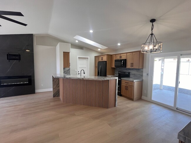 Building Photo - Back on the market! Available now! Impeccably Remodeled Long-Term Rental