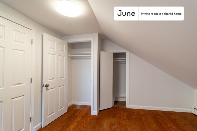Foto del edificio - Private bedroom in 4 bed/4 bath Home