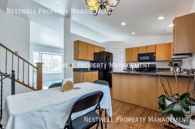 Foto del edificio - Beautiful 4-Bed Home in Vibrant Salt Lake ...