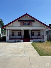 Building Photo - 820 W 55th St