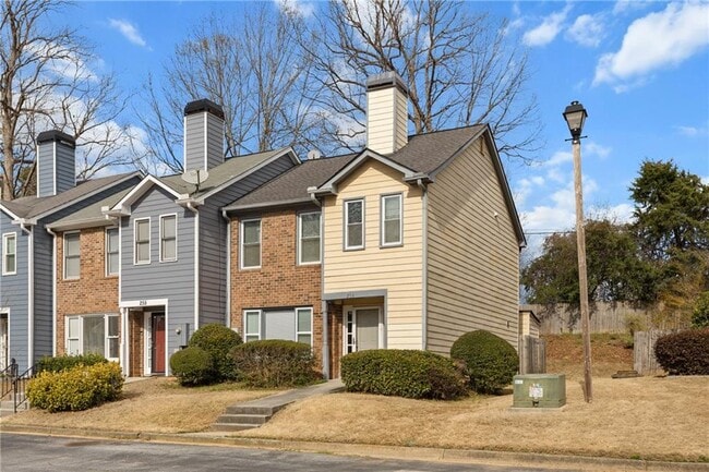 Foto del edificio - 253 Triple Oaks Dr