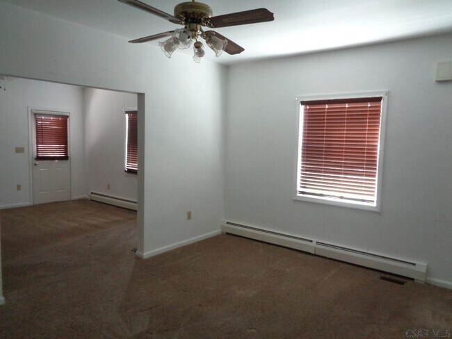 Foto del edificio - 2521 Bedford St