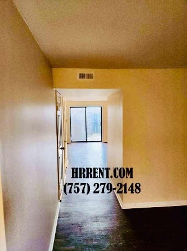 Foto del edificio - Cozy 3 Bedroom 1.5 Bathroom Townhouse loca...