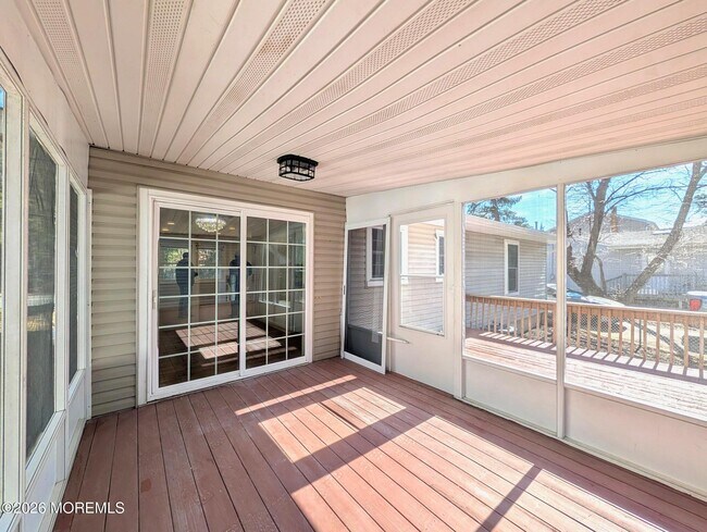 Foto del edificio - 73 S Shore Dr