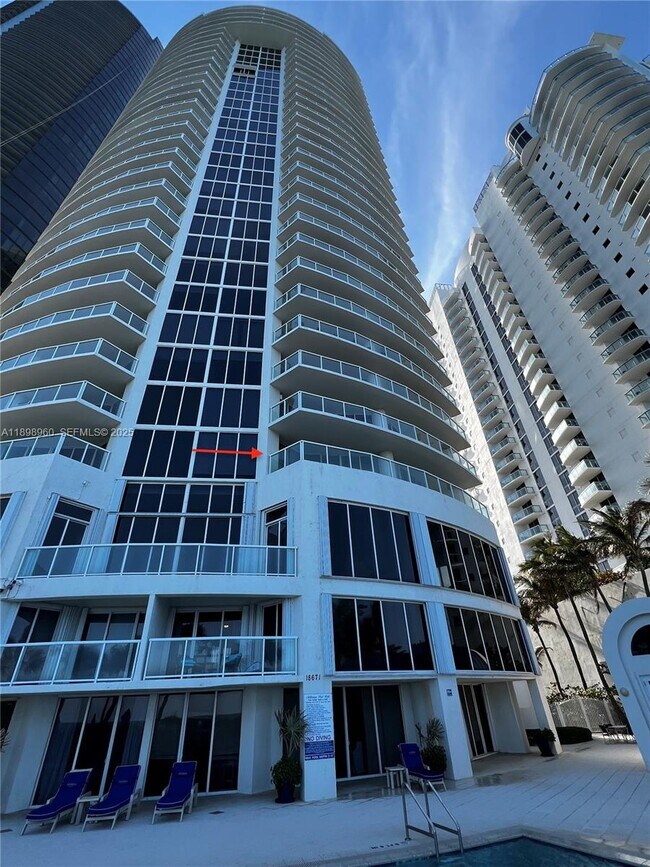Foto del edificio - 18671 Collins Ave