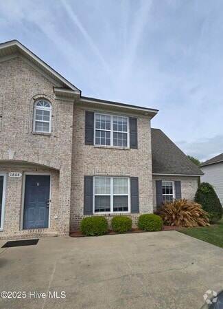 Building Photo - 1868 Cambria Dr