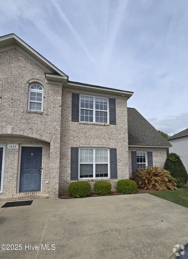 Building Photo - 1868 Cambria Dr
