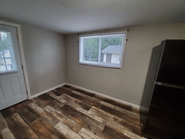 Building Photo - 3 Bedroom, 1 Bathroom in the Norwoodville ...