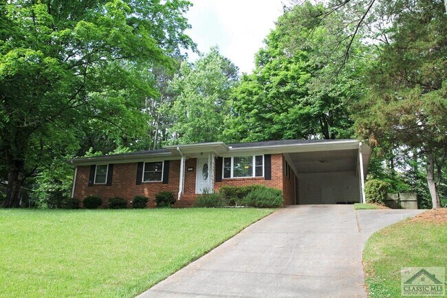 Building Photo - 707 Forest Heights Dr