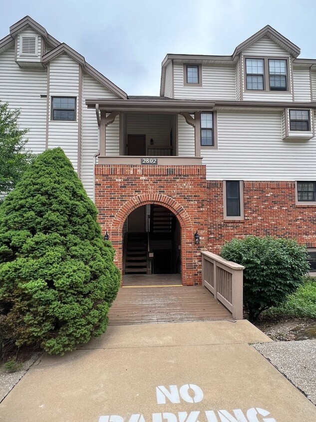 Primary Photo - Private Charming Apartment!