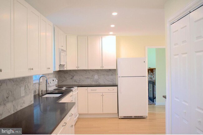 Foto del edificio - 414 Warren Rd