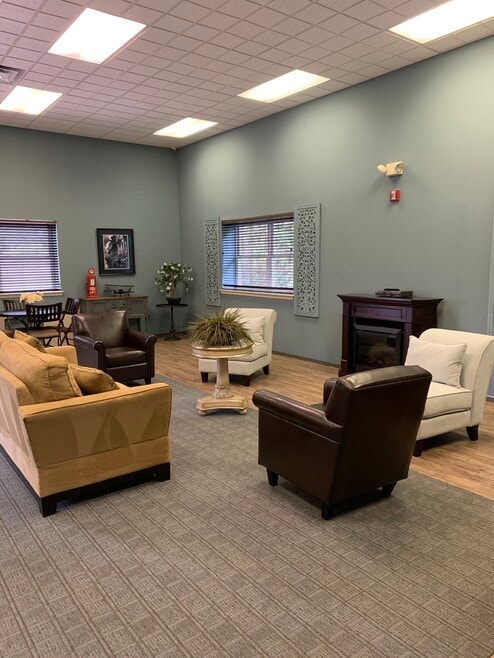 Building Photo - Oakwood Manor Senior Community