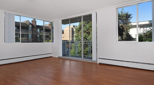 Building Photo - Hollyburn Court