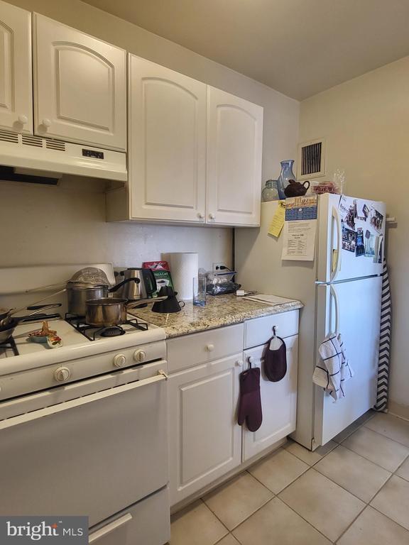 Building Photo - 210 Locust St