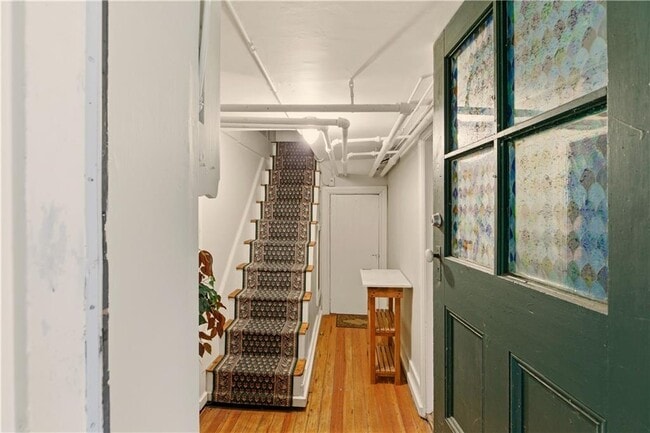 Foto del edificio - 56 Bateman Ave