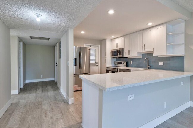 Foto del edificio - 2800 N Palm Aire Dr