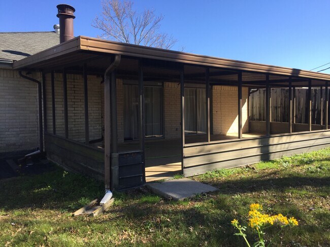 Foto del edificio - 2424 Oakmere Dr