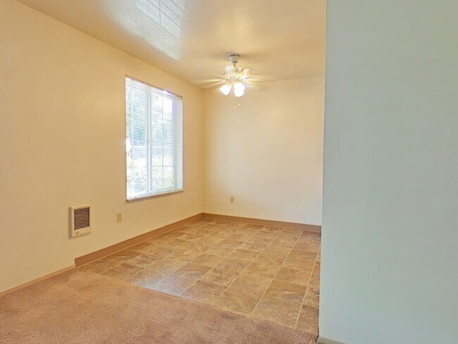 Foto del edificio - 2 Bedroom Apartment ~ Near Lilly Park