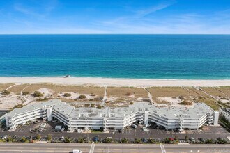 Building Photo - 253 Dune Rd