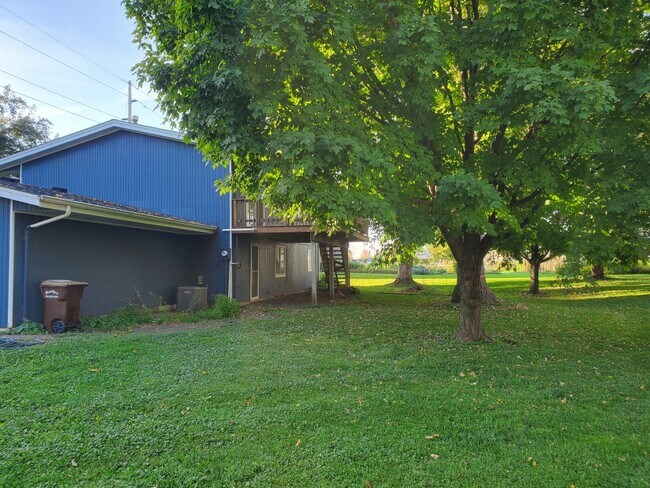 Foto del edificio - 2117 Fern Ln