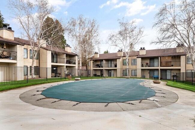 Foto del edificio - ALL UTILITIES INCLUDED/FULLY FURNISHED