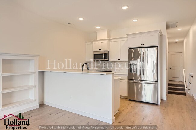 Building Photo - Cute 2 bedroom 2 bath New build home in Fo...