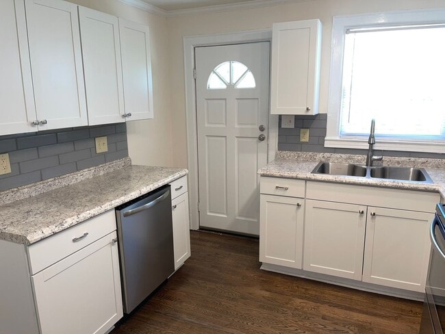 Foto del edificio - Cute One Bedroom Duplex in Plaza Midwood!