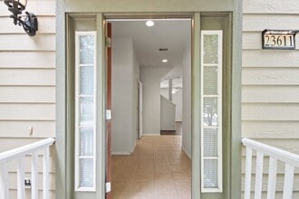 Building Photo - 23611 Wildwood Green Way