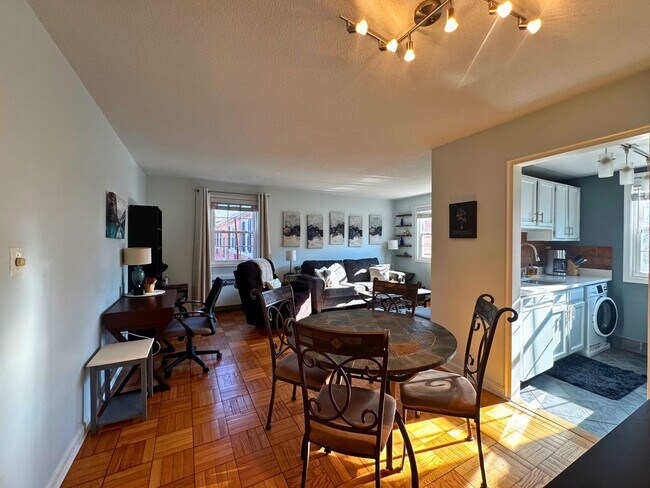 Foto del edificio - 4372 N Pershing Dr