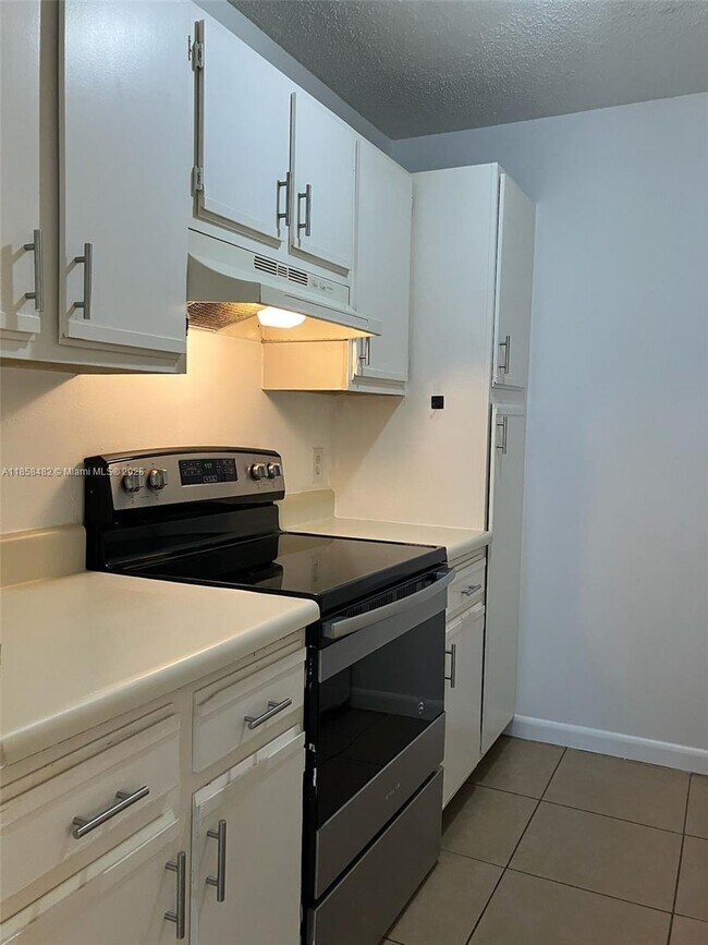 Foto del edificio - 4381 W McNab Rd