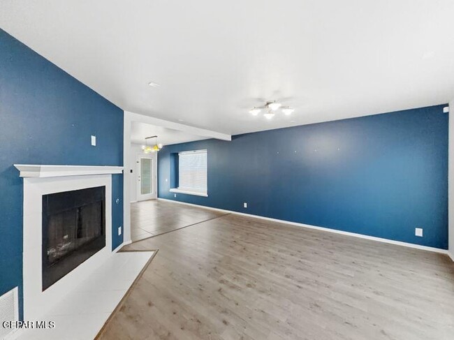 Foto del edificio - 13265 New Britton Dr
