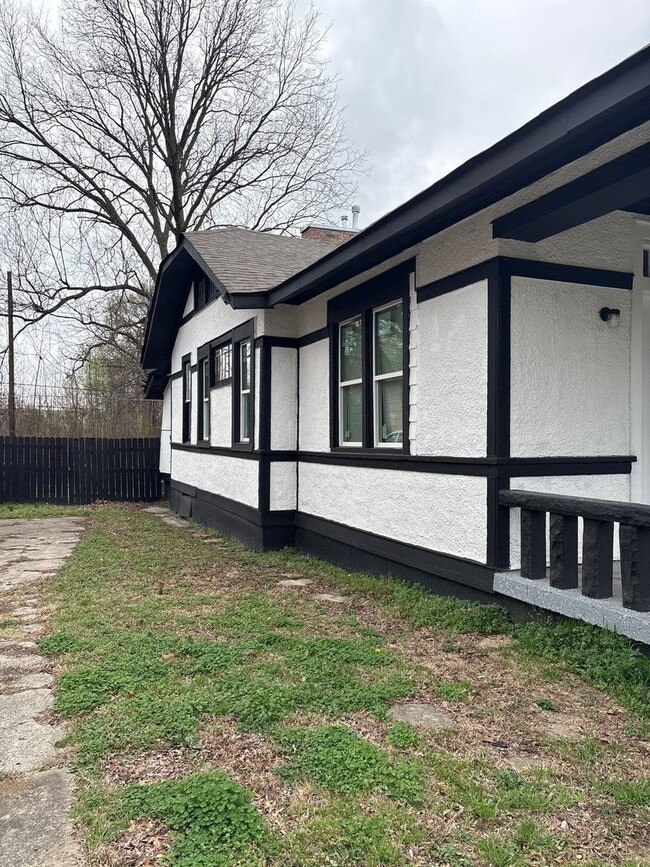 Foto del edificio - Newly updated 3-bedroom, 1-bath home - Open To Section 8