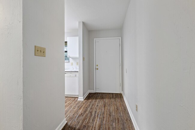 Building Photo - 424 E 7th Ave