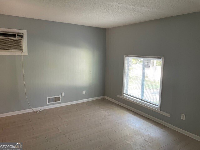 Foto del edificio - 8202 Attleboro Dr