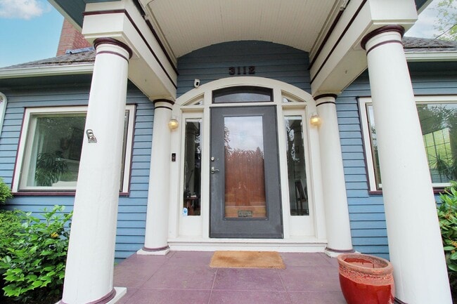 Building Photo - 3112 NE Knott St